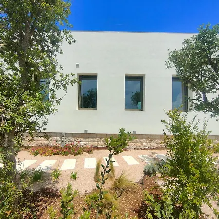 Lisetta Gardens Boutique &