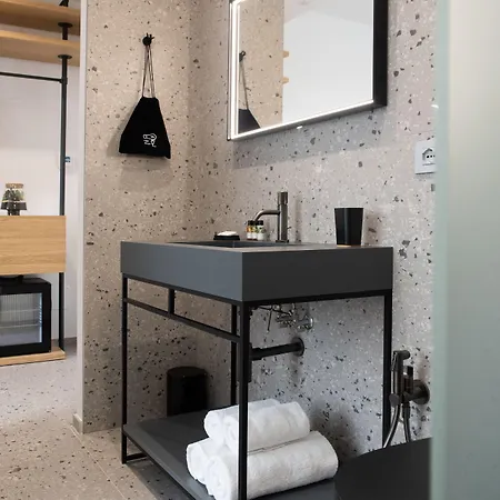 Lisetta Gardens Boutique &